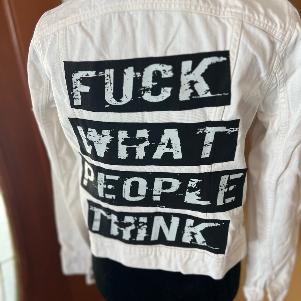 Upcycled white jean jacket - Picture 2 of 4